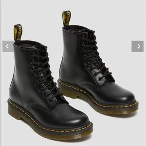 ❤️SOLD❤️ New Dr. Marten Boots 1460 Smooth Black